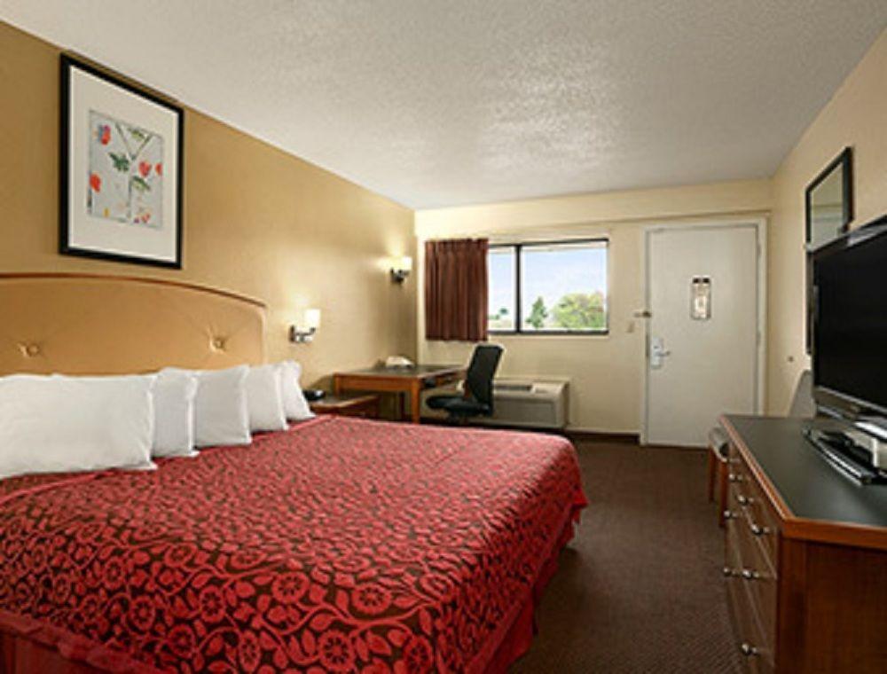 Days Inn By Wyndham Cloverdale Greencastle Экстерьер фото