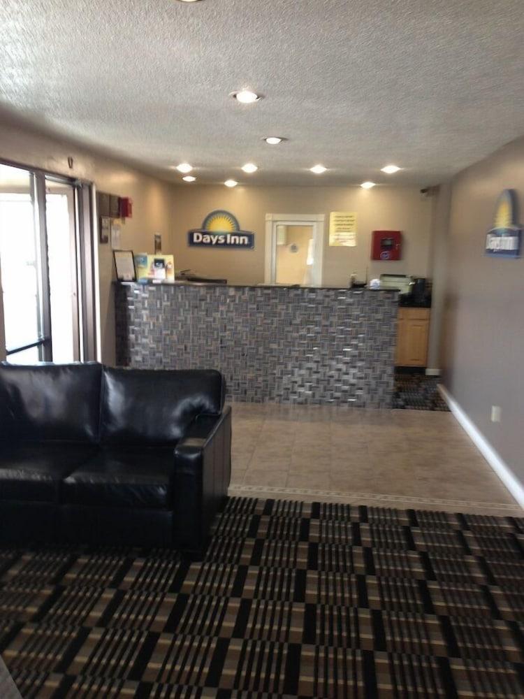 Days Inn By Wyndham Cloverdale Greencastle Экстерьер фото
