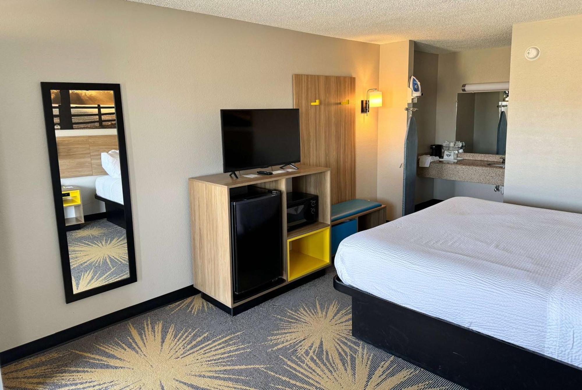 Days Inn By Wyndham Cloverdale Greencastle Экстерьер фото