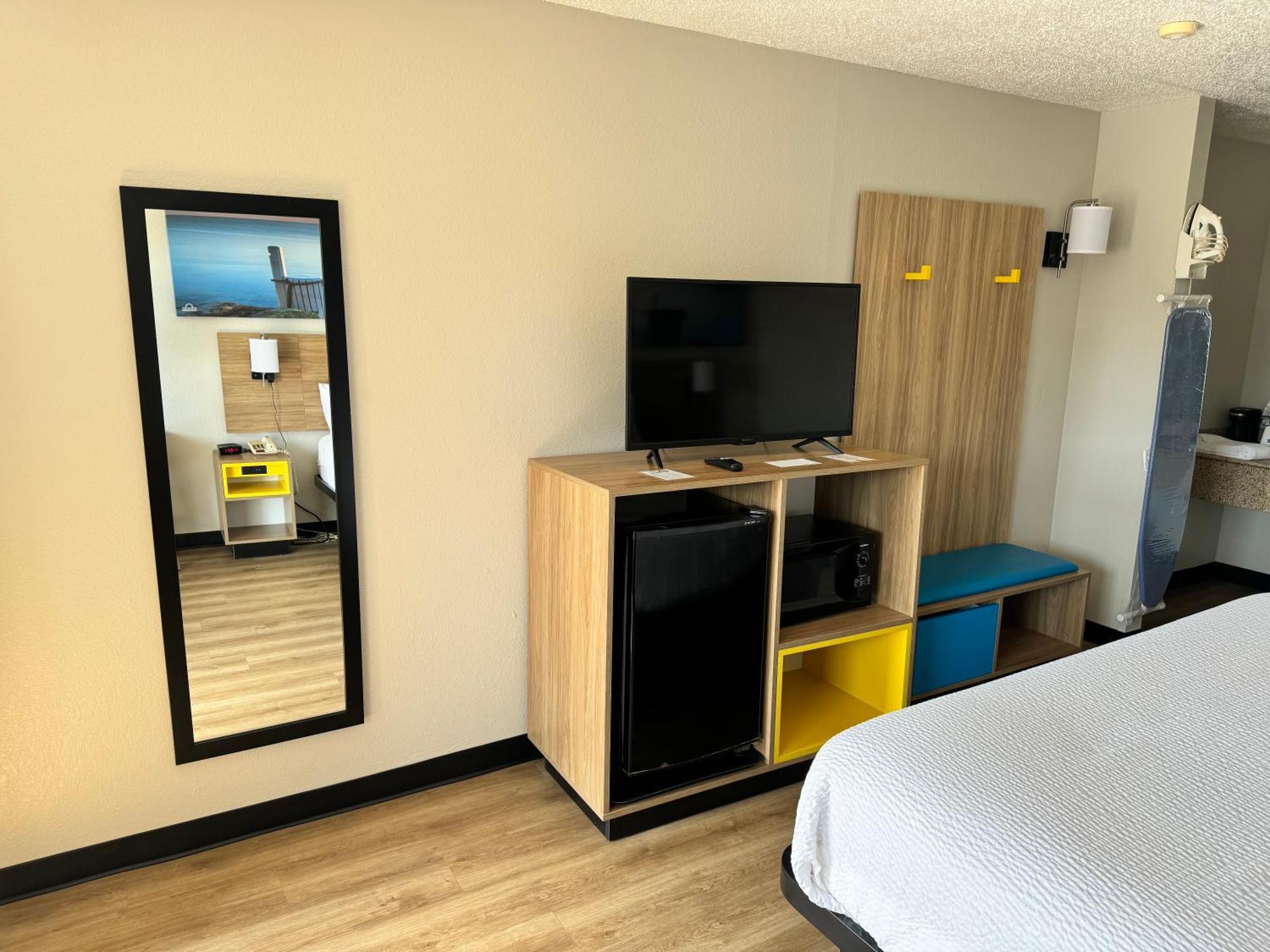 Days Inn By Wyndham Cloverdale Greencastle Экстерьер фото