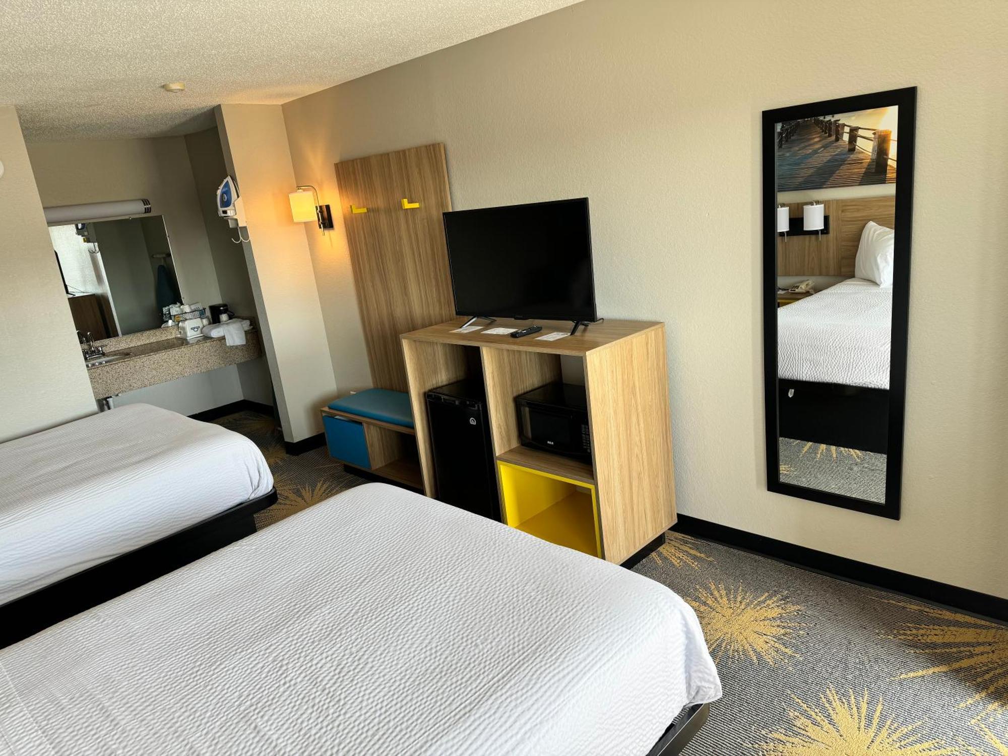 Days Inn By Wyndham Cloverdale Greencastle Экстерьер фото