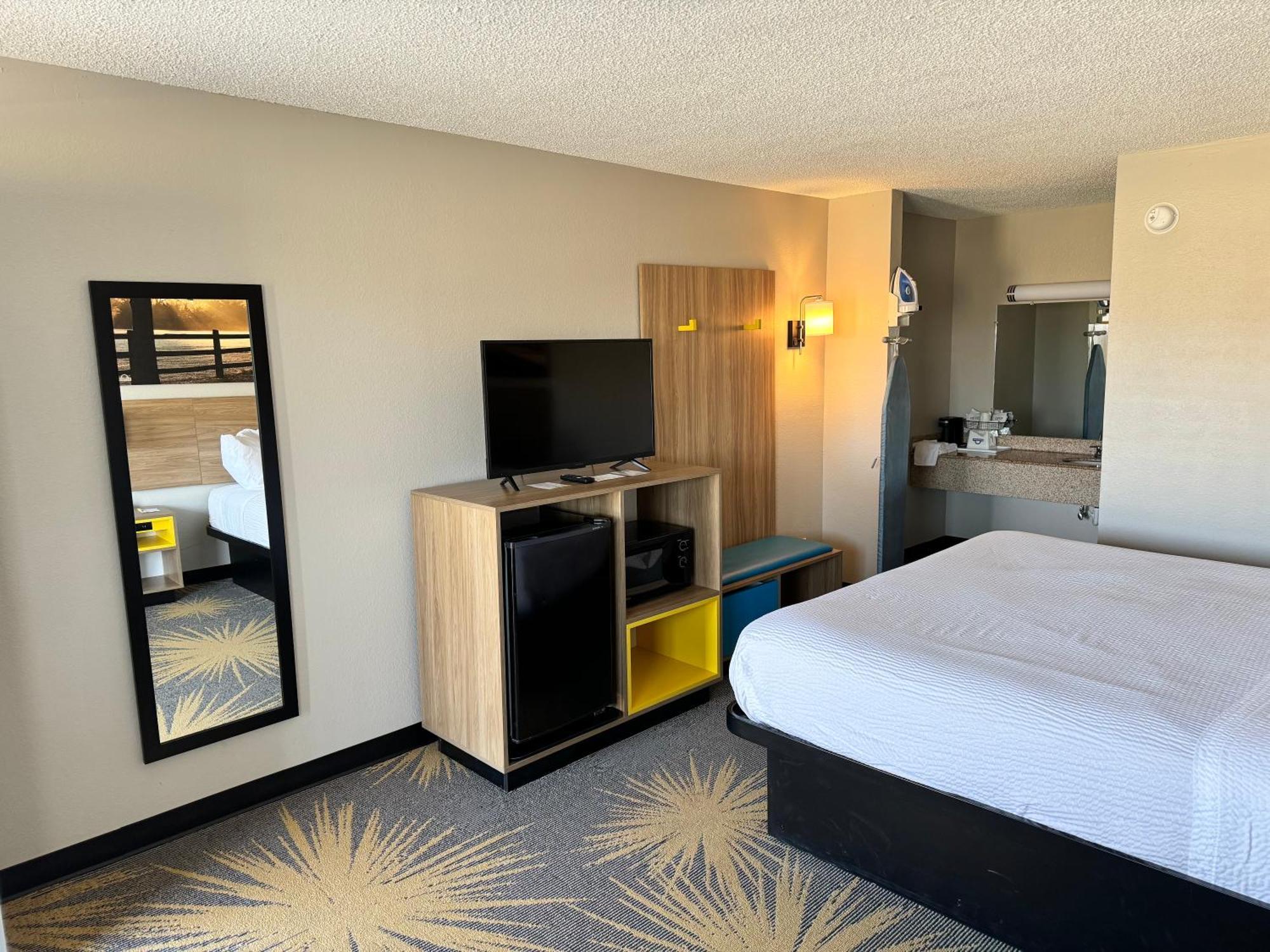 Days Inn By Wyndham Cloverdale Greencastle Экстерьер фото