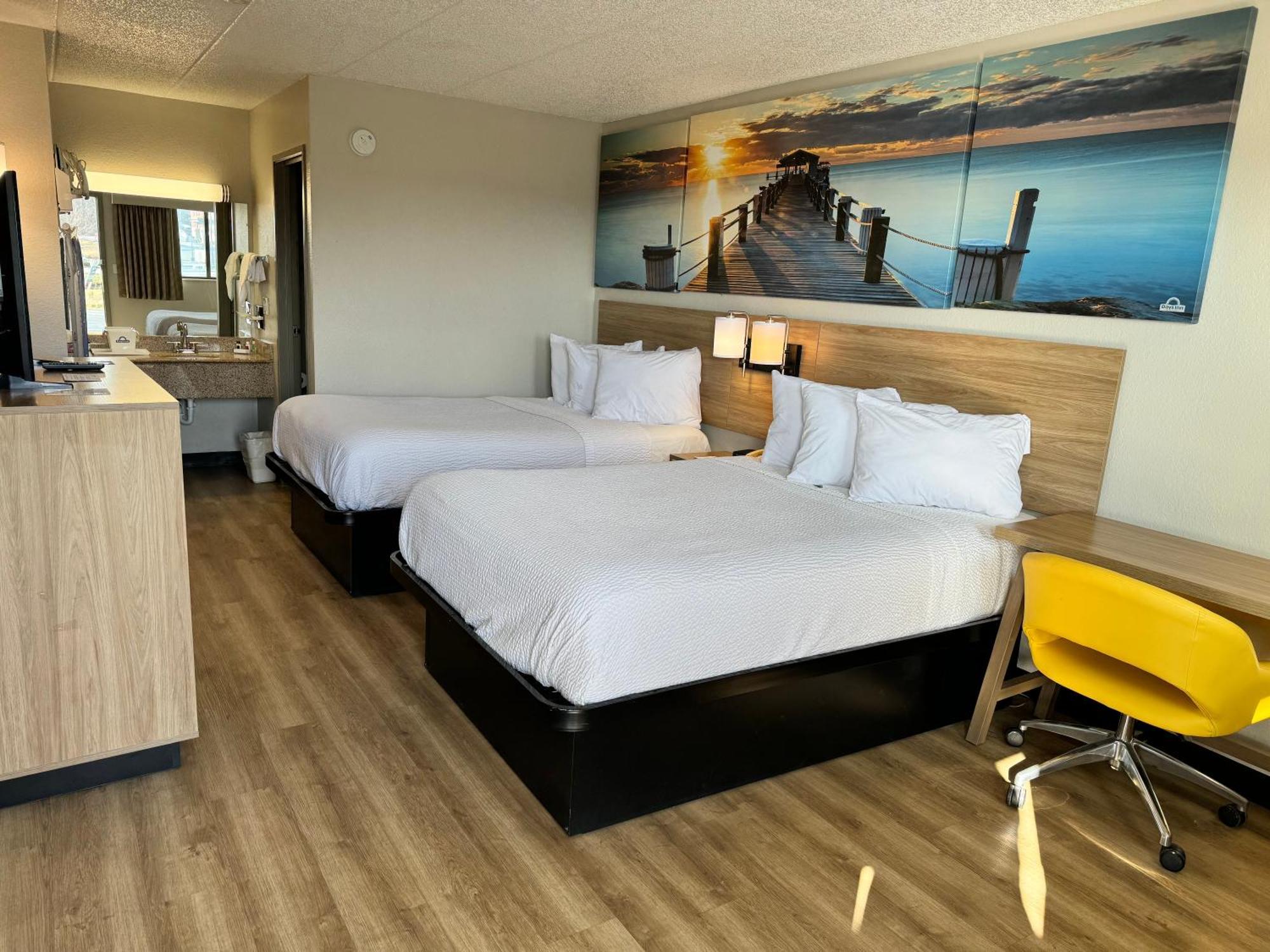 Days Inn By Wyndham Cloverdale Greencastle Экстерьер фото
