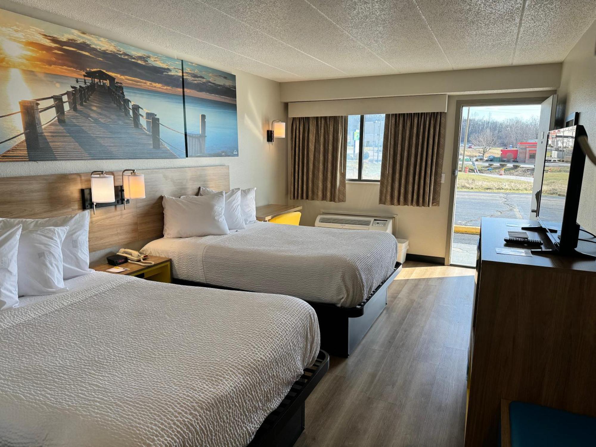Days Inn By Wyndham Cloverdale Greencastle Экстерьер фото