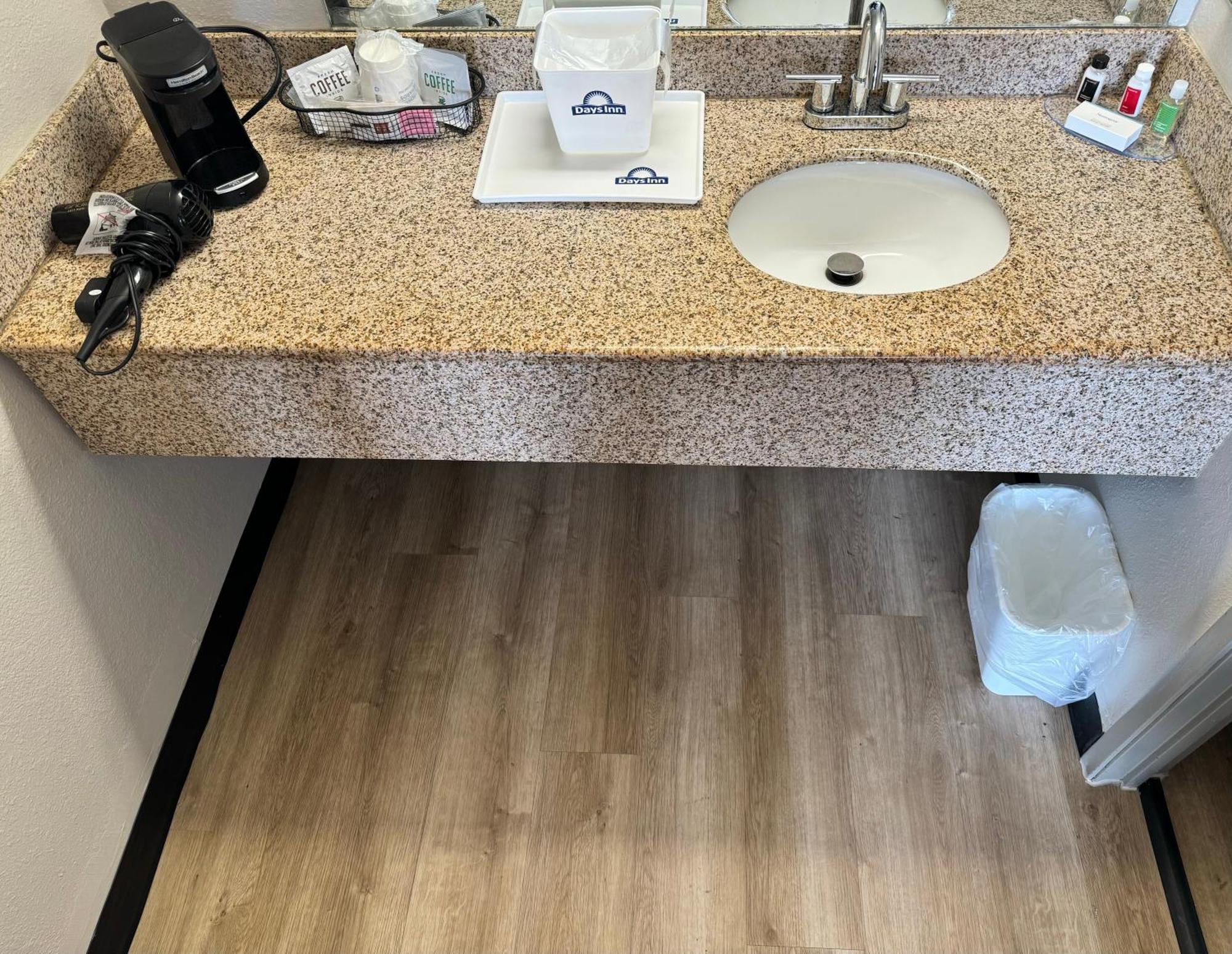 Days Inn By Wyndham Cloverdale Greencastle Экстерьер фото
