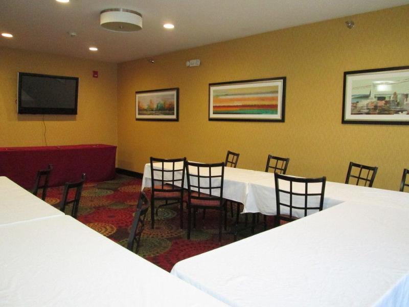 Days Inn By Wyndham Cloverdale Greencastle Экстерьер фото